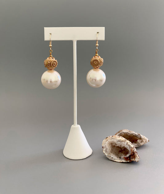 Resin and pearl drop earring